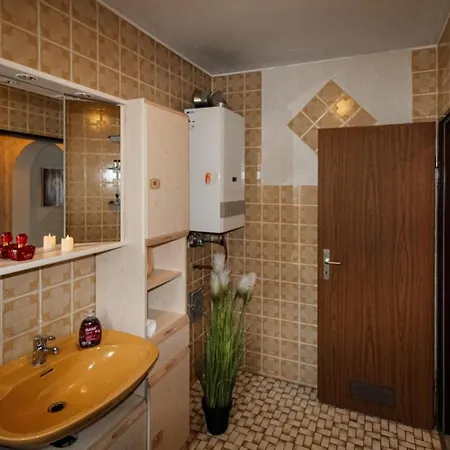2 Bedroom Gorgeous Apartment In Arrach דירה *